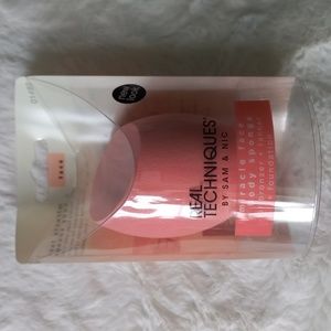 Real Techniques Miracle Face and Body Sponge